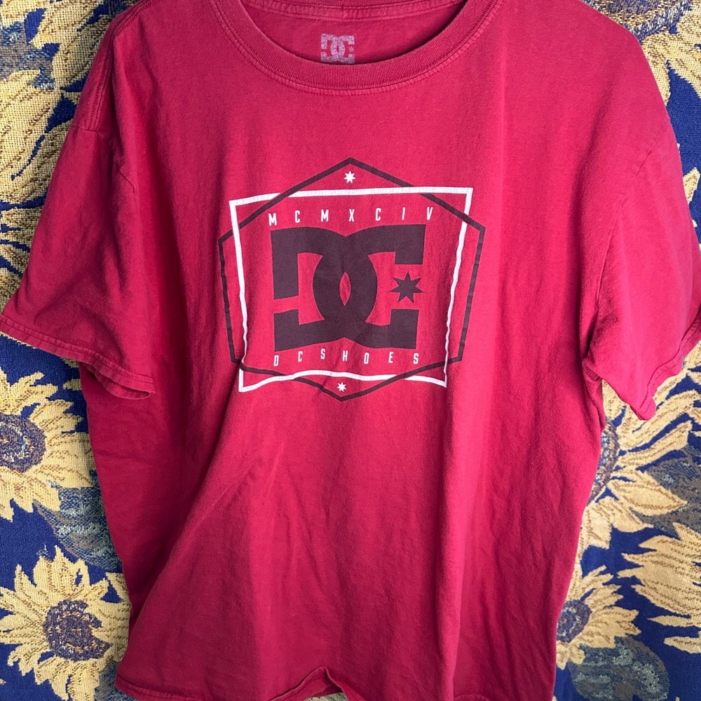 Y2K DC Shoes Red Logo Tee – Adult XL Skate Graphic T-Shirt